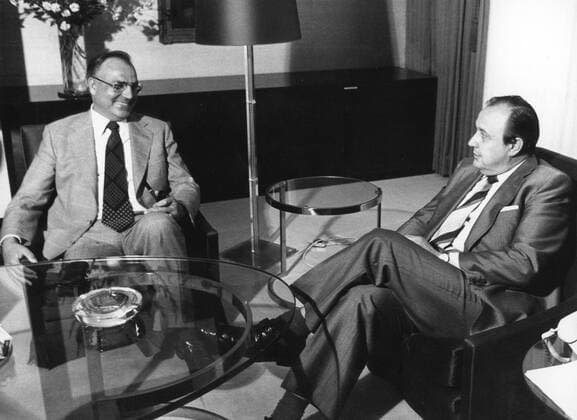 Bundesaussenminister Hans-Dietrich Genscher, FDP, mit Helmut Kohl, CDU-Vorsitzender. Bonn den 23.03.1982, Bonn Deutschland Copyright: xThomasxImox