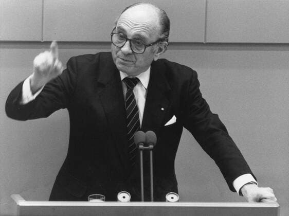 Der Vorsitzende der FDP Otto Graf Lammbsdorff im Bundestag. Bonn den 29.11.1989, Bonn Deutschland Copyright: xThomasxImox