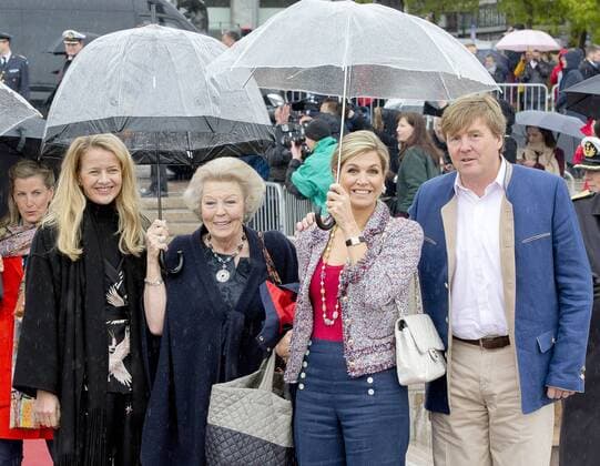 10-05-2017 Norway King Willem-Alexander and Queen Maxima and Princess Beatrix and Princess Mabel arrive for a lunch at the Royal Yacht, Norge, to celebrate the 80th birthdays of King Harald V and Queen Sonja in Oslo.  Copyright: xppe nieboerx