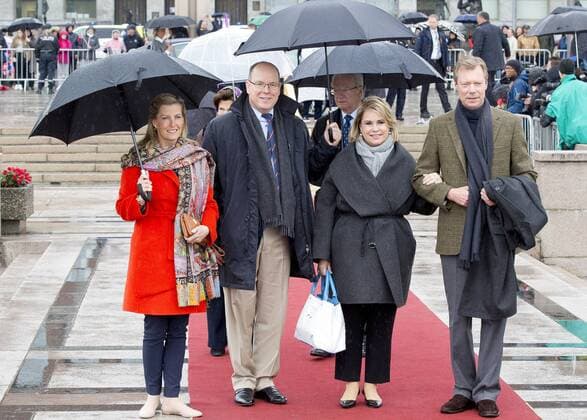 10-05-2017 Norway Royal guests arrive for a lunch at the Royal Yacht, Norge, to celebrate the 80th birthdays of King Harald V and Queen Sonja in Oslo. Grand Duke Henri and Grand Duchess Maria Teresa Prince Albert of Monaco Sophie, countess of Wessex  Copyright: xppe nieboerx