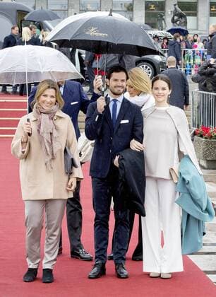 10-05-2017 Norway Royal guests arrive for a lunch at the Royal Yacht, Norge, to celebrate the 80th birthdays of King Harald V and Queen Sonja in Oslo. Princess Martha Louise Prince Carl Philip and princess Sofia  Copyright: xppe nieboerx