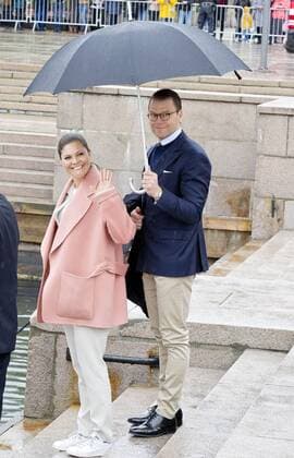 10-05-2017 Norway Royal guests arrive for a lunch at the Royal Yacht, Norge, to celebrate the 80th birthdays of King Harald V and Queen Sonja in Oslo. Princess Victoria and Prince Daniel  Copyright: xppe nieboerx