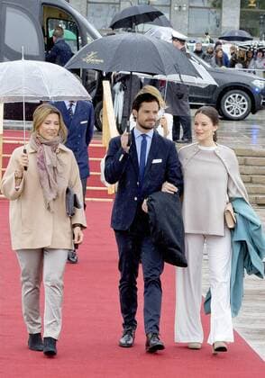 10-05-2017 Norway Royal guests arrive for a lunch at the Royal Yacht, Norge, to celebrate the 80th birthdays of King Harald V and Queen Sonja in Oslo. Princess Martha Louise Prince Carl Philip and princess Sofia  Copyright: xppe nieboerx