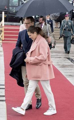 10-05-2017 Norway Royal guests arrive for a lunch at the Royal Yacht, Norge, to celebrate the 80th birthdays of King Harald V and Queen Sonja in Oslo. Princess Victoria and Prince Daniel  Copyright: xppe nieboerx