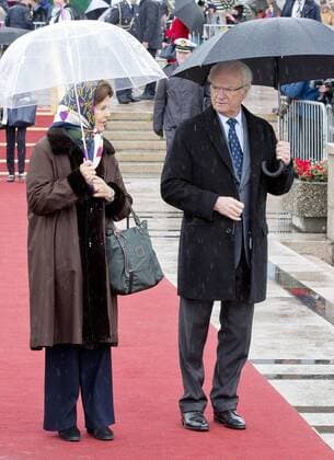 10-05-2017 Norway Royal guests arrive for a lunch at the Royal Yacht, Norge, to celebrate the 80th birthdays of King Harald V and Queen Sonja in Oslo. King Carl Gustaf and Queen Silvia  Copyright: xppe nieboerx