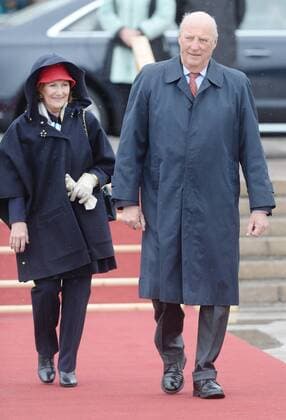 Norwegian King Harald V and Queen Sonja attend a luncheon to celebrate King Harald V and Queen Sonja s 80th birthdays at the Royal Yacht Norway in Oslo on May 5, 2017.  LON20170510102 RUNExHELLESTAD