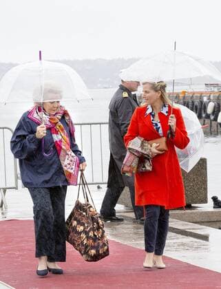 10-05-2017 Norge Royals leaving the Royal Yacht, Norge, to celebrate the 80th birthdays of King Harald V and Queen Sonja in Oslo. 10-05-2017 Norge Royals leaving the Royal Yacht, Norge, to celebrate the 80th birthdays of King Harald V and Queen Sonja in Oslo. Princess Beatrix and Sophie, countess of Wessex (c) PPE Nieboer OSLO NORWAY  Copyright: xPPE NIEBOERx