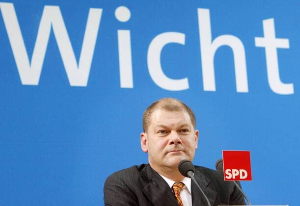 Der scheidende SPD Generalsekretaer Olaf Scholz . Berlin , 16.02.2004 , Berlin Deutschland Copyright: xThomasxKoehlerx