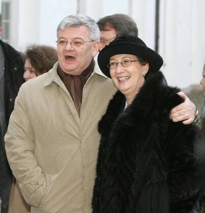 Bundesaussenminister Joschka Fischer , Gruene , und Heide Simonis , SPD , Ministerpraesidentin von Schleswig-Holstein , anlaesslich der Deutsch-Russischen Regierungskonsultationen auf Schloss Gottorf in Schleswig . 21.12.2004 , Schleswig Deutschland Copyright: xThomasxKoehxlerx