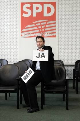 Lars KLINGBEIL , SPD . Berlin , 15.02.2005 , Berlin Deutschland Copyright: xThomasxKoehxlerx