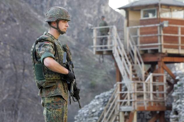 Deutsche KFOR-Soldaten bewachen das im Krieg zerstoerte Erzengel-Kloster in der Provinz Kosovo . Serbien und Montenegro . 22.03.2005 , Prizren Serbien und Montenegro Copyright: xThomasxKoehxlerx