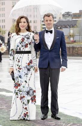 10-05-2017 Norway Guests arrive fort he banquet at the Opera House to celebrate the 80th birthdays of King Harald V and Queen Sonja at Akershus Castle. Princess Mary and Prince Frederik (c) PPE Nieboer OSLO NORWAY  Copyright: xPPE NIEBOERx