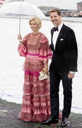 10-05-2017 Norway Guests arrive fort he banquet at the Opera House to celebrate the 80th birthdays of King Harald V and Queen Sonja at Akershus Castle. Prince Nikolaos and Princess Tatiana (c) PPE Nieboer OSLO NORWAY  Copyright: xPPE NIEBOERx