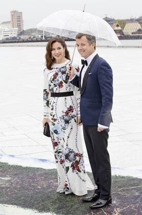 10-05-2017 Norway Guests arrive fort he banquet at the Opera House to celebrate the 80th birthdays of King Harald V and Queen Sonja at Akershus Castle. Princess Mary and Prince Frederik (c) PPE Nieboer OSLO NORWAY  Copyright: xPPE NIEBOERx