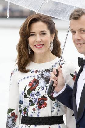10-05-2017 Norway Guests arrive fort he banquet at the Opera House to celebrate the 80th birthdays of King Harald V and Queen Sonja at Akershus Castle. Princess Mary and Prince Frederik (c) PPE Nieboer OSLO NORWAY  Copyright: xPPE NIEBOERx