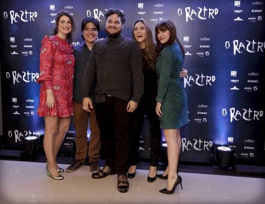 RIO DE JANEIRO, RJ - 10.05.2017: PRÉ ESTREIA DO FILME O RASTRO - Writer, Producer AndrÃ © Pereira, Director JC Feyer, Screenwriter and Alice Wegmann, during the red carpet of the film& 39;emiere -re - O Rastro, national thriller starring Rafael Cardoso, Leandra Leal and directed by dant directorctor JC Feyer at Kinoplex& 39;s Shop Rng Rio Sul, in Rio de Janeiro, RJ. x1318230x  AndréxHorta