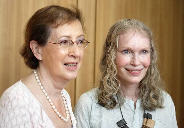 Mia FARROW (r) , Internationale Unicef-Botschafterin , und Heide SIMONIS , Vorsitzende Unicef Deutschland. Mia FARROW , Unicef Ambassador and , Heide SIMONIS , President Unicef Germany. Berlin , 20.06.2006 , , , Berlin Deutschland Copyright: xLiesaxJohannssenx