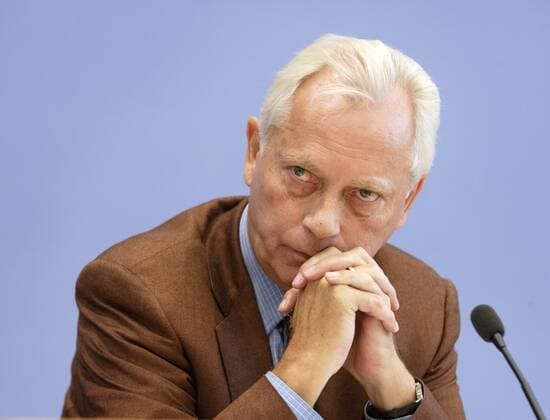 Uwe-Karsten HEYE , 1. Vorsitzender von Gesicht Zeigen! Aktion Weltoffenes Deutschland e. V. . Bei einer PK zum Thema : Zur aktuellen Debatte um Rechtsextremismus , Zahlen , Uebergriffe und Ursachen . Berlin , 24.10.2006 , , , Berlin Deutschland Copyright: xLiesaxJohannssenx