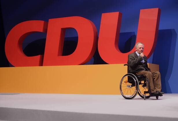 Wolfgang SCHÄUBLE , Bundesinnenminister , Federal Minister of the Interior , auf dem Bundesparteitag der CDU in Dresden, 28.11.2006 , , , Dresden Deutschland Copyright: xUtexGrabowskyx