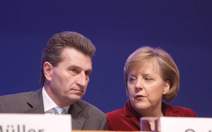 Angela MERKEL , Bundeskanzlerin und CDU Vorsitzende , und Günther OETTINGER , Ministerpraesident von Baden-Wuerttemberg . Angela MERKEL , Bundeskanzlerin und CDU Vorsitzende , and Günther OETTINGER , Minister-President of Baden-Wuerttemberg . Auf dem Bundesparteitag der CDU in Dresden, 28.11.2006 , , , Dresden Deutschland Copyright: xUtexGrabowskyx