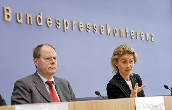 Peer STEINBRÜCK , SPD , Bundesfinanzminister , und Ursula VON DER LEYEN , CDU , Bundesfamilienministerin . Peer STEINBRÜCK , SPD , Federal Minister of Finance , and Ursula VON DER LEYEN , CDU , Federal Minister for Family Affairs . Berlin , 05.09.2007 , , , Berlin Deutschland Copyright: xThomasxKoehxlerx