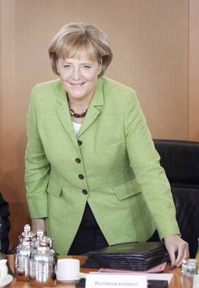 Angela MERKEL , CDU , Bundeskanzlerin und CDU Vorsitzende . Vor einer Kabinettssitzung . Berlin , Deutschland . Angela MERKEL , CDU , Federal Chancellor of Germany and Chairman of the Christian Democratic Union (CDU) . Berlin , Germany . 29.04.2009 , , , Berlin DEU Deutschland Copyright: xLiesaxJohannssenx