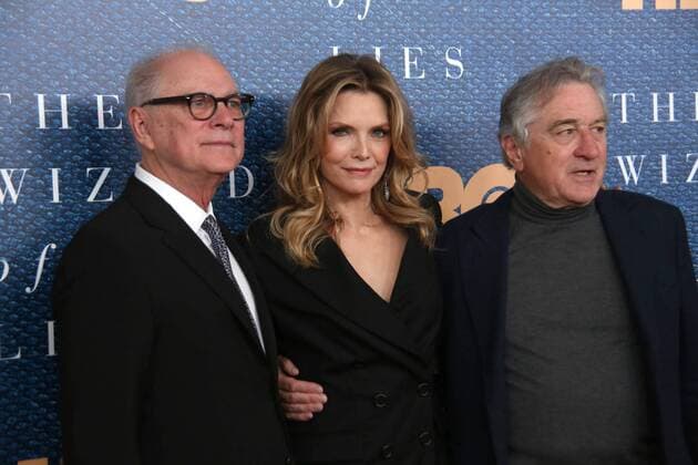 May 11, 2017 - New York, N.Y, USA - BARRY LEVINSON, MICHELLE PFEIFFER , ROBERT DE NIRO attend the HBO Films presentation of The Wizard of Lies New York Premiere.The Museum of Modern Art- NYC.May 11, 2017.Photos by , Globe Photos Inc. New York USA - ZUMAms4_ 20170511_zaa_ms4_009 Copyright: xSoniaxMoskowitzx