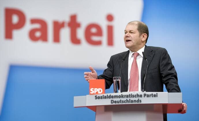 Olaf SCHOLZ , stellvertretender Parteivorsitznder , auf dem SPD Bundesparteitag in Dresden. Dresden, 14.11.2009. , Dresden DEU Deutschland Copyright: xThomasxImox