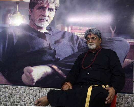 India: Amitabh Bachchans fans celebrate his film release Amitabh Bachchans fans wear Sarkar 3 , films attire and posed like Amitabh Bachchan on this occasion. Amitabh Bachchans Fans Association members celebrate the release of Sarkar 3 by wearing the attire like Amitabh Bachchan in the film Sarkar 3 in Kolkata.  SaikatxPaul