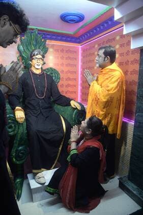 India: Amitabh Bachchans fans celebrate his film release Amitabh Bachchans Fans Association members unveil a statue of Amitabh Bachchan on the occasion of release of his film Sarkar 3 in Kolkata. Amitabh Bachchans Fans Association members celebrate the release of Sarkar 3 by wearing the attire like Amitabh Bachchan in the film Sarkar 3 in Kolkata.  SaikatxPaul