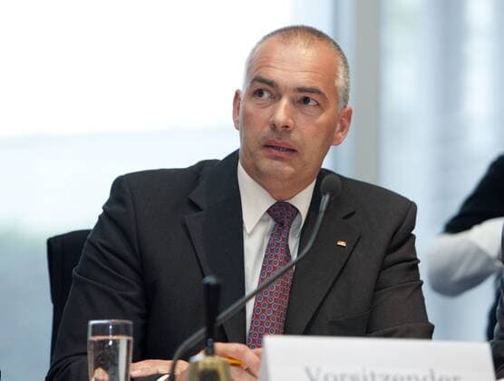 Axel E. FISCHER , CDU , eroeffnet die oeffentliche Sitzung der Enquete - Kommission ,, Internet und digitale Gesellschaft ,,. Berlin Deutschland Copyright: xThomasxKoehlerx