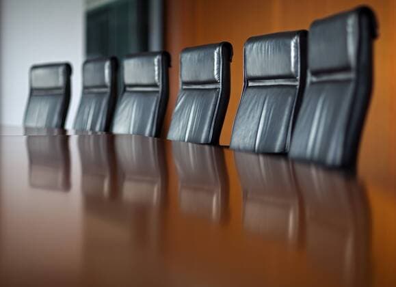 Stuhle am Kabinettstisch im Kabinettsaal des Bundeskanzleramtes . Berlin . 12.10.2010 . Bundeskanzleramt , Kanzleramt Chairs at the cabinet table in the Cabinet Room of the Federal Chancellery . Berlin . 12.10.2010 . Federal Chancellery Berlin DEU Deutschland Copyright: xThomasxImox