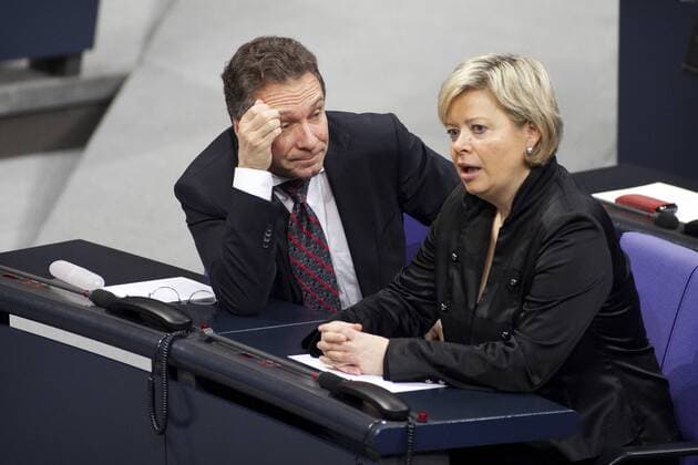 Klaus ERNST , Die Linke Parteivorsitzender , und Gesine LOETZSCH , Die Linke Parteivorsitzende , im Bundestag . Berlin , 27.01.2011 . Berlin Deutschland Copyright: xThomasxTrutschelx