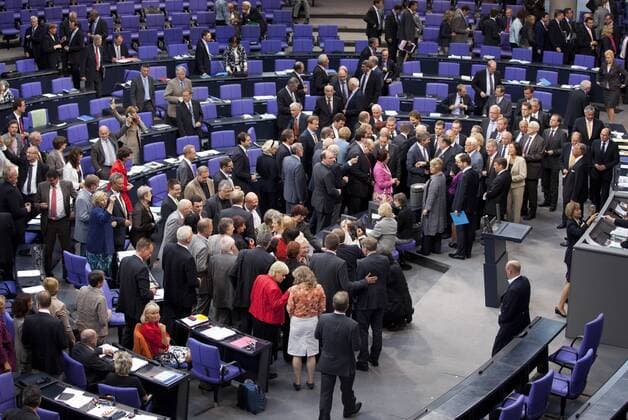 Namentliche Abstimmung im Deutschen Bundestag ueber den Ausstieg aus der Atomenergie . Berlin , 30.06.2011 Roll-call vote in the Bundestag over the phasing out of nuclear energy . Berlin , 30.06.2011 Berlin Deutschland Copyright: xThomasxKoehlerx