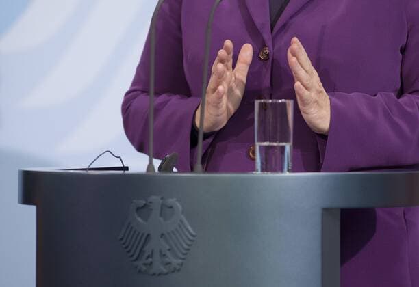 Bundeskanzlerin Angela Merkel, CDU, erklaert das weitere Vorgehen in der Finanzkrise. Berlin, 17.11.2011, Berlin Deutschland Copyright: xThomasxKoehlerx