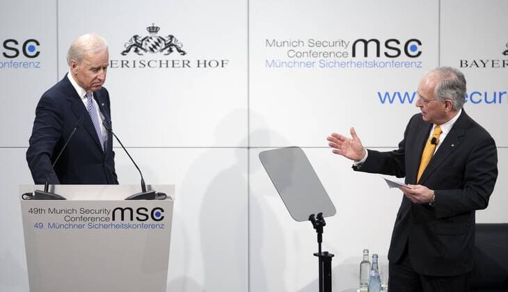 49. Muenchner-Sicherheitskonferenz im Hotel Bayerischer Hof. US Vizepraesident Joe Biden (L) und Wolfgang Ischinger, Chef der Muenchner Sicherheitskonferenz. Muenchen, 01.02.2013. Muenchen Bayern Deutschland Copyright: xThomasxTrutschelx