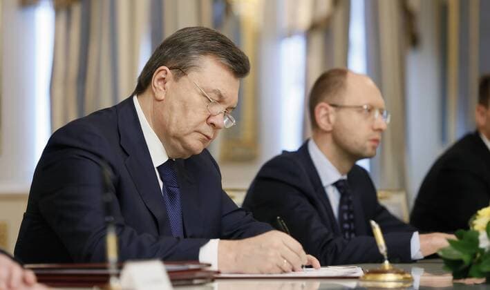 Abkommensunterzeichnung im Praesidentenpalast in Kiew. Der Praesident der Ukraine, Wiktor Janukowitsch (L) und Oppositionsfuehrer Arseni Jazenjuk. Kiew, 21.02.2014. Kiew Ukraine Copyright: xThomasxTrutschelx