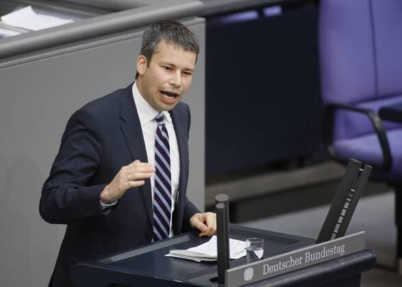 Steffen Bilger, CDU CSU, spricht im Bundestag. Berlin, 11.04.2014. Berlin Deutschland Copyright: xThomasxTrutschelx