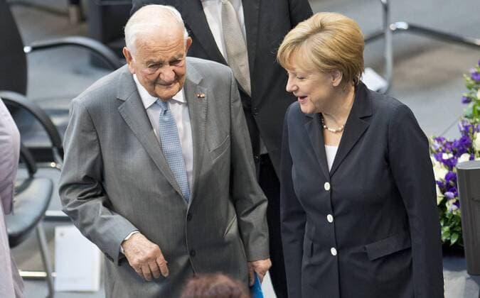Bundeskanzlerin Angela Merkel, CDU, und der Historiker Alfred Grosser bei der Gedenkstunde zum Anlass des 100. Jahrestages des Beginn des Ersten Weltkrieges, Bundestag, Berlin, 03.07.2014. Berlin Deutschland Copyright: xMichaelxGottschalkx