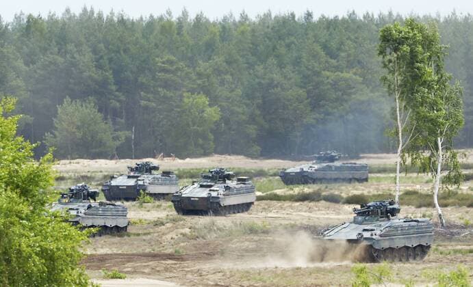 Schuetzenpanzer (SPz) Marder der Bundeswehr bei der Nato Uebung Noble Jump 2015 auf dem Truppenuebungsplatz Zagan bei Swietoszow, 15.06.2015. Swietoszow Polen Copyright: xMichaelxGottschalkx