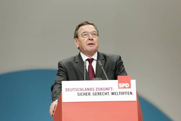 Rede Gerhard Schroeder. SPD Parteitag in Berlin. 10.12.2015, Berlin Deutschland Copyright: xThomasxKoehlerx
