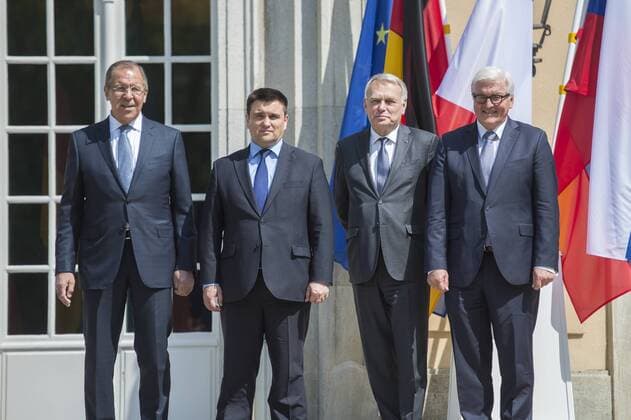 (r-l) Bundesaussenminister Frank-Walter Steinmeier , SPD, Jean-Marc Ayrault, Aussenminister von Frankreich, Pawlo Klimkin, Aussenminister der Ukraine und Sergei Lawrow, Aussenminister von Russland, posieren fuer ein Foto waehrend des Ministertreffens zur Ukraine-Krise in Berlin, 11.05.2016. Berlin Germany Copyright: xFlorianxGaertnerx