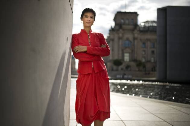 Sahra Wagenknecht, Fraktionsvorsitzende der Partei Die Linke im Bundestag, posiert fuer ein Portrait vor dem Reichstag Bundestag an der Spree Berlin, 20.09.2016. Berlin Deutschland Copyright: xMichaelxGottschalkx
