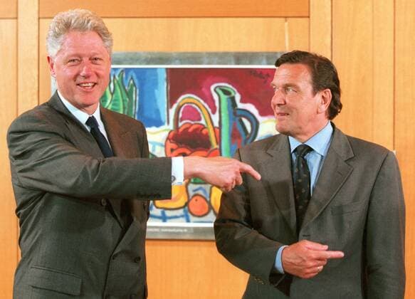 Bill Clinton , Praesident der USA, und Bundeskanzler Gerhard Schroeder vor der Presse. Bonn, den 06.05.1999 , Bonn Deutschland Copyright: xNicolexMaskusx