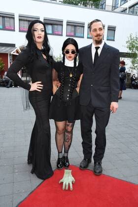 Sheila Wolf mit Begleitung Ankunft zur Berlin Premiere von The ADDAMS FAMILY im Admiralspalast in Berlin am 17.05.2017