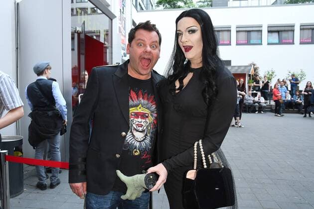 Bilder des Tages Ingo Appelt, Sheila Wolf Ankunft zur Berlin Premiere von The ADDAMS FAMILY im Admiralspalast in Berlin am 17.05.2017
