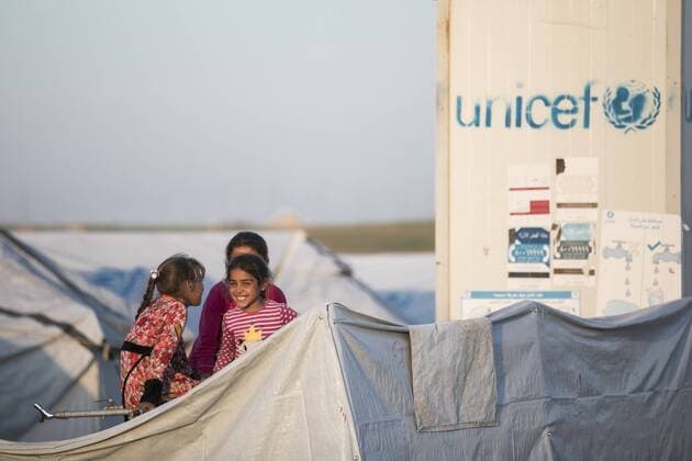 Weltflüchtlingstag am 20. Juni Kinder in der Fluechtlingsunterkunft Hasansham U3 . Im Hintergrund ist auf einem Container das Unicef Logo aufgedruckt, nahe Hasansham, 20.04.2017. KEIN MODEL RELEASE vorhanden, NO MODEL RELEASE available, NO MODEL RELEASE, Hasansham Irak Copyright: xFlorianxGaertner photothek.netx