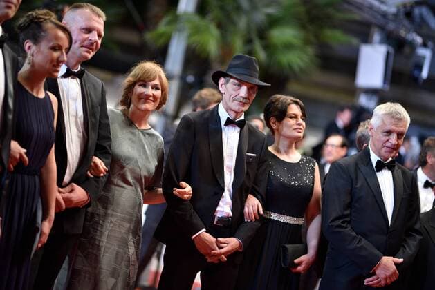 217725 Degun-Paoli Starface 2017-05-18 Cannes France 70eme Festival International du Film de Cannes. Montée des marches du film Mugen No Junin . 70th International Cannes Film Festival. Red Carpet of Mugen No Junin movie Valeska Grisebach, Meinhard Neumann, Reinhard Wetrek et l equipe du fil Western .  Copyright: xDegun-Paolix STAR_217725_007