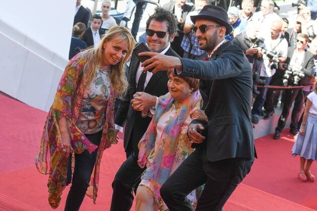 217758 Serge Arnal Starface 2017-05-19 Cannes France 70eme Festival International du Film de Cannes. Montée des marches du film d ouverture Visages ,Villages 70th International Cannes Film Festival. Red Carpet of Visages ,Villages movie Varda, Agnès; Chedid, Matthieu ( M chanteur); JR  Copyright: xSergexArnalx xStarfacex STAR_217758_007