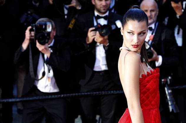 Bella Hadid at the Okja premiere during the 70th Cannes Film Festival at the Palais des Festivals on May 19, 2017 in Cannes, France Foto:xD.xBedrosianx xFuturexImage